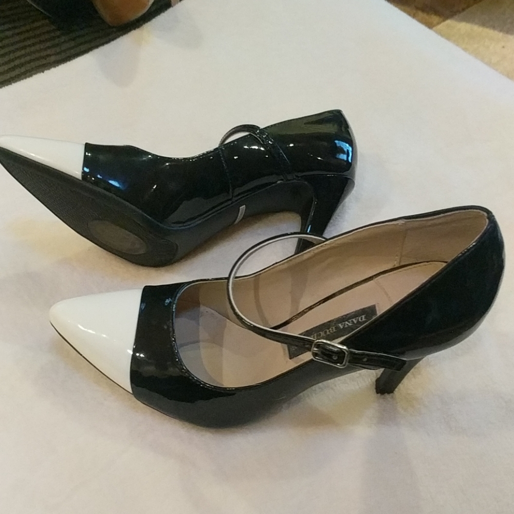 Dana Buchman heels